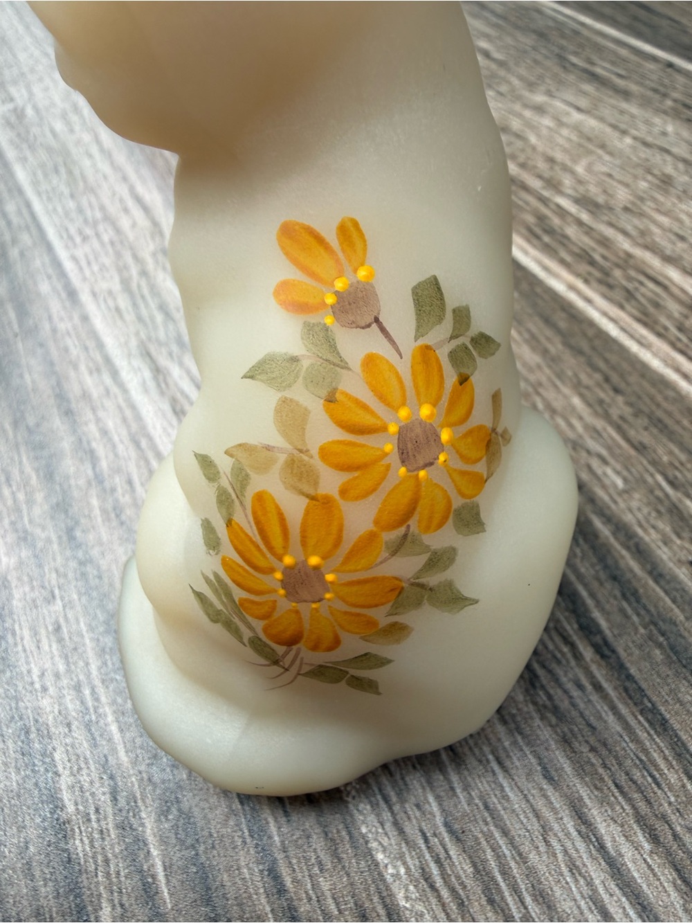 Vintage Fenton Custard Satin Glass Sitting Cat Figurine Hand Painted Sunflower